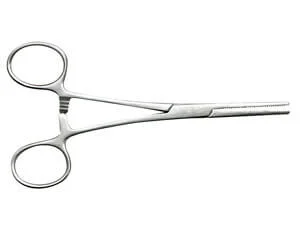 Pince à oreilles pour chien. Les Lhassa de Luminia